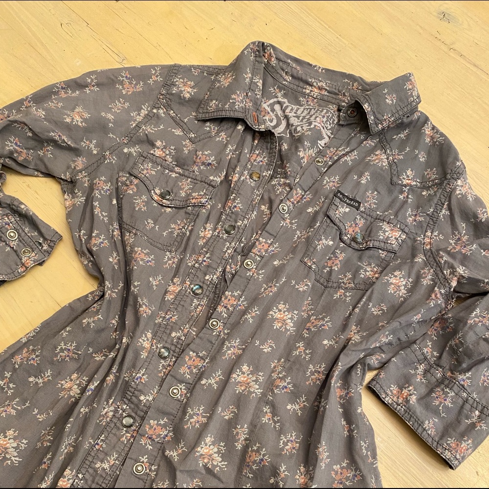 Chic floral button up